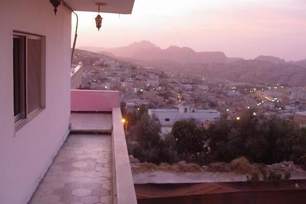 City view - Valentine Inn (Wadi Musa)