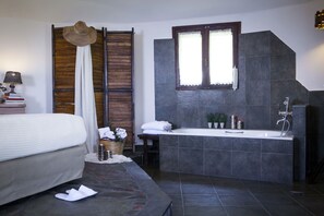 Deluxe Bungalow, Balcony, Sea View | Deep-soaking bathtub - Dohos Hotel Experience (Agia)