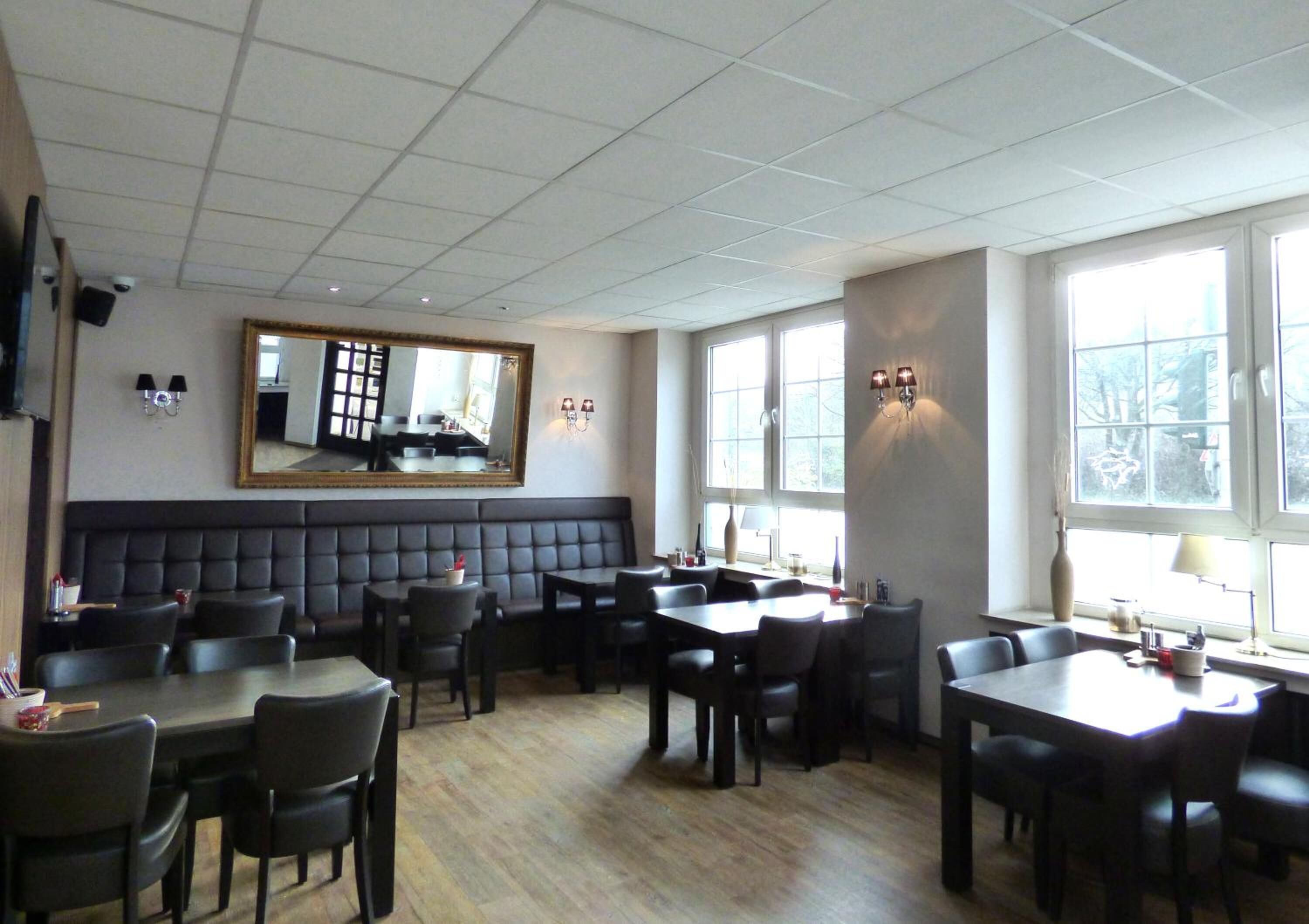 Breakfast and dinner served, German cuisine