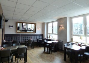 Breakfast and dinner served, German cuisine - Zum Löwen (Duisburg)