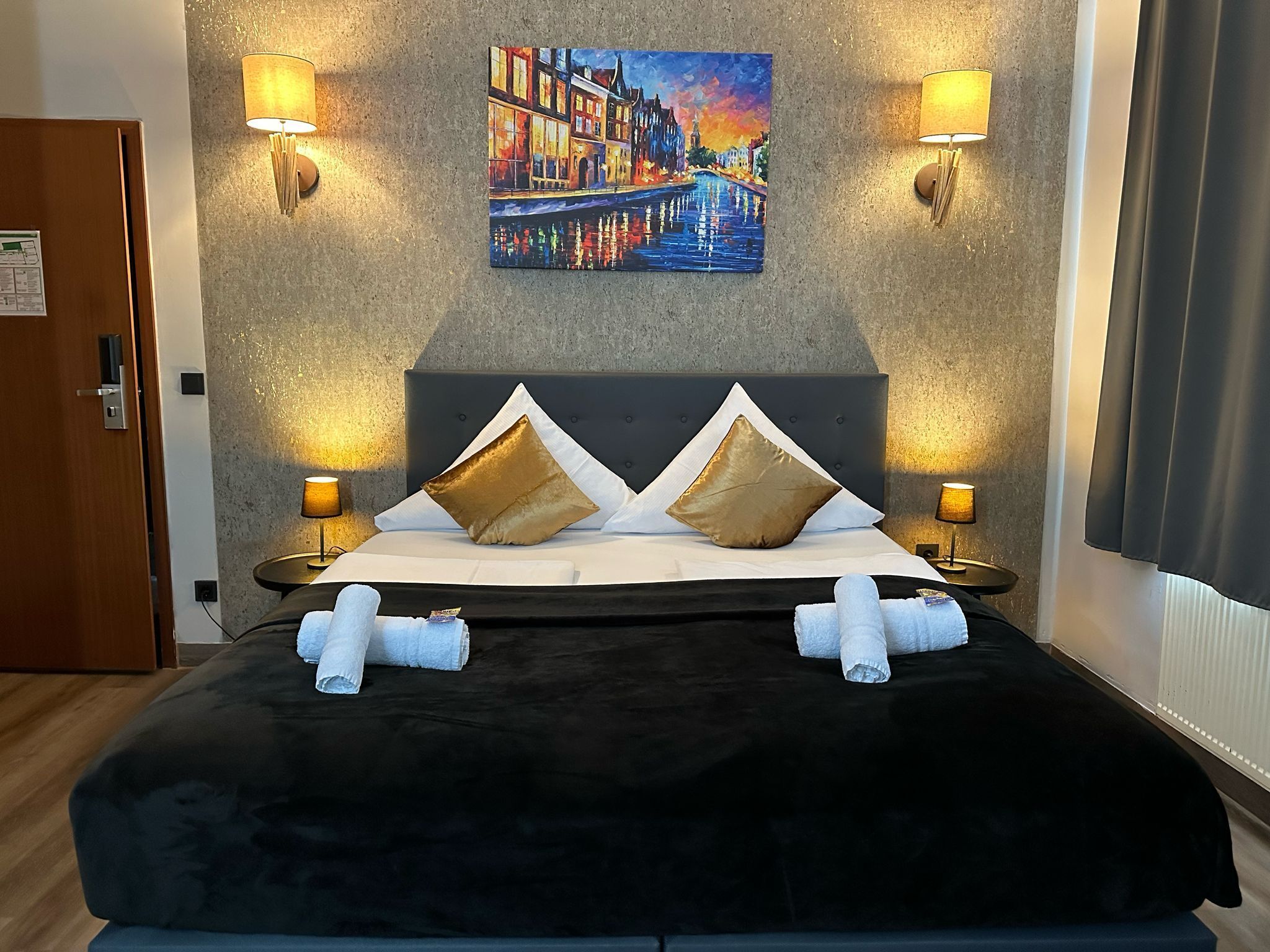 Hypo-allergenic bedding, down duvets, pillow-top beds, desk