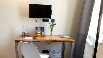 Single Room | In-room dining