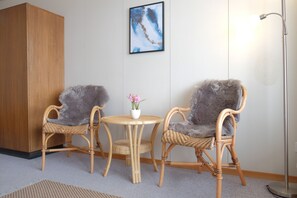 Double Room, Bathtub | Hypo-allergenic bedding, in-room safe, individually decorated - Residence Brunner (Lauterbrunnen)