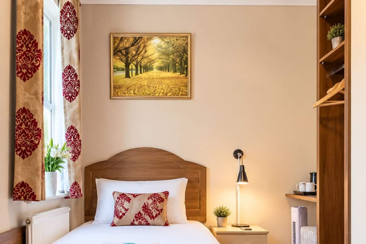 Single Room, Shared Bathroom | WiFi (free)
