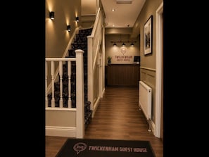 Staircase - Twickenham Guest House (Twickenham)