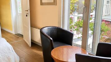 Standard Double Room | In-room safe, iron/ironing board (on request), free WiFi