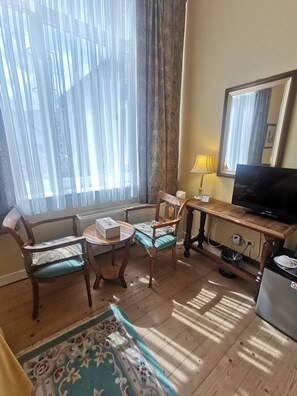 Dobbeltrom – comfort | Safe på rommet, strykejern/-brett og wi-fi (inkludert)