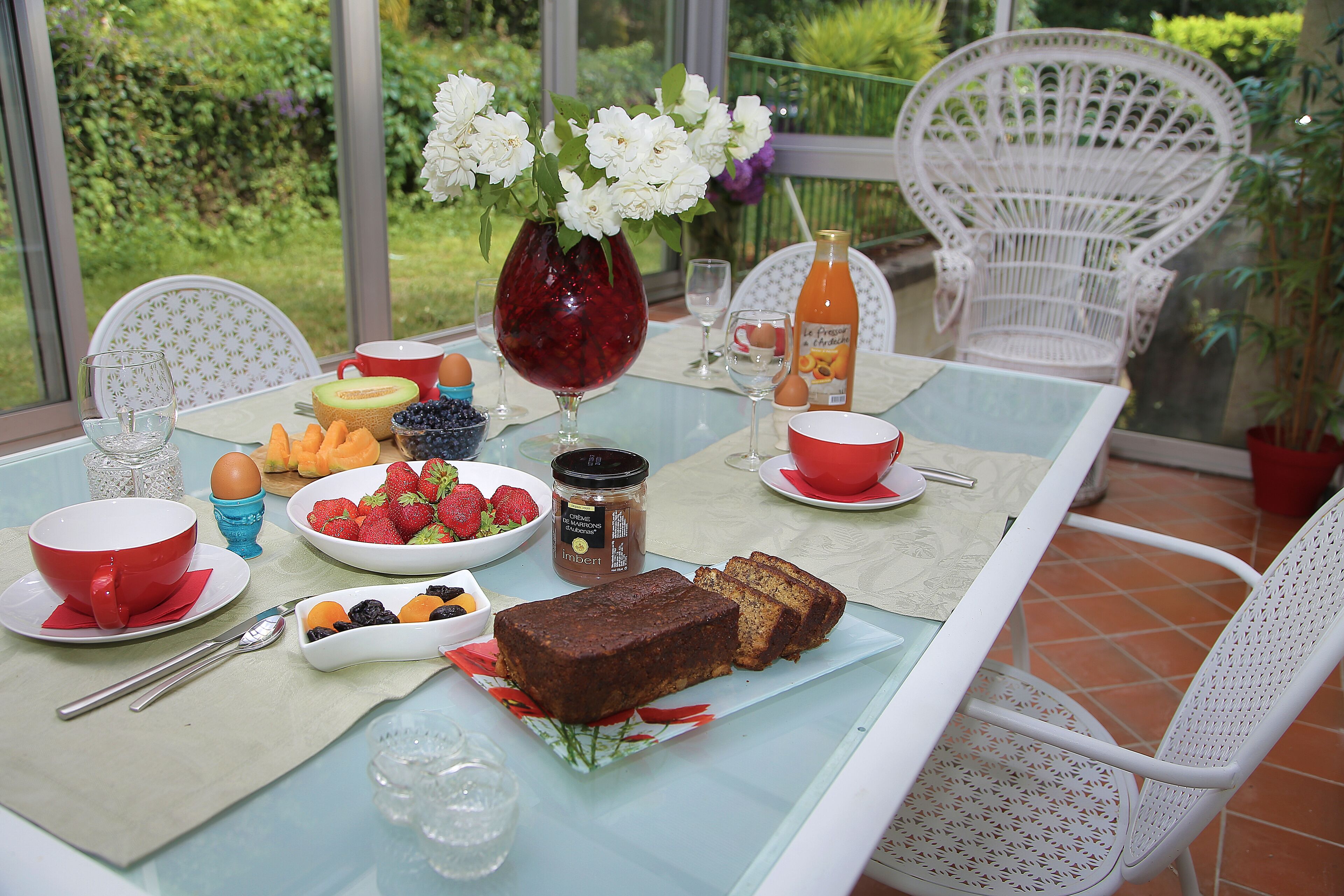 Appartement Luxe, 4 chambres, cuisine, vue vallée | Coin séjour | Télévision à écran plasma de 36 pouces avec chaînes par câble