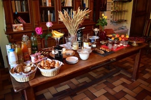 Banquet hall - VILLA AIMEE LUXURY APARTMENTS WITH HEATED POOL (Vals-les-Bains)