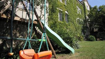 Children’s play area – outdoor