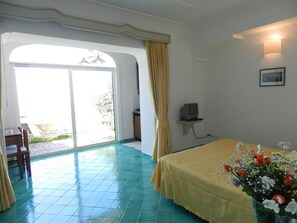 Premium bedding, minibar, in-room safe, desk - Bacio Del Sole B&B (Positano)