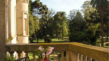 Argentinean cuisine, garden views