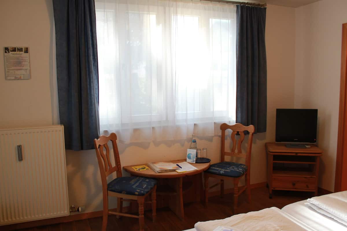 standard double room, private bathroom | hypo-allergenic bedding, in-room safe, desk, soundproofing