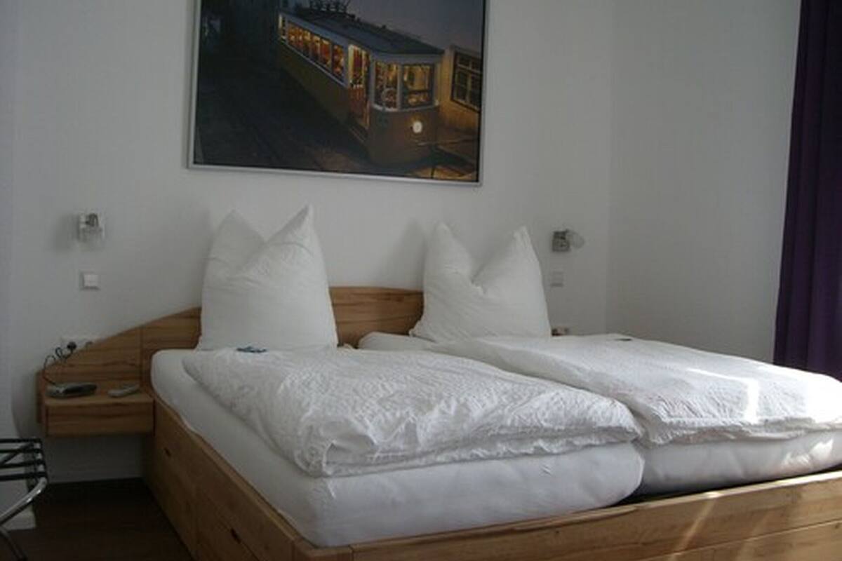 suite, 2 bedrooms | hypo-allergenic bedding, in-room safe, desk, soundproofing