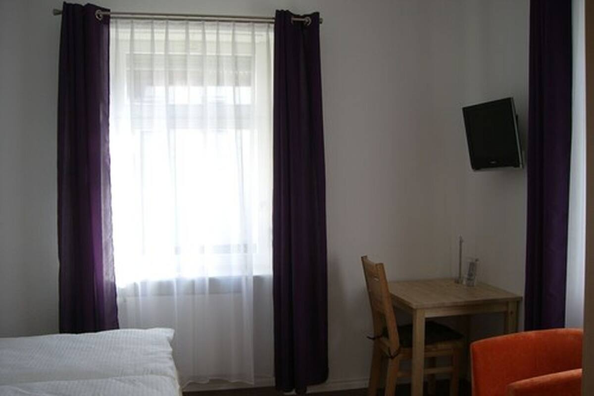 Hypo-allergenic bedding, in-room safe, desk, soundproofing