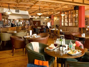 Desayuno completo (EUR 9.95 por persona) 