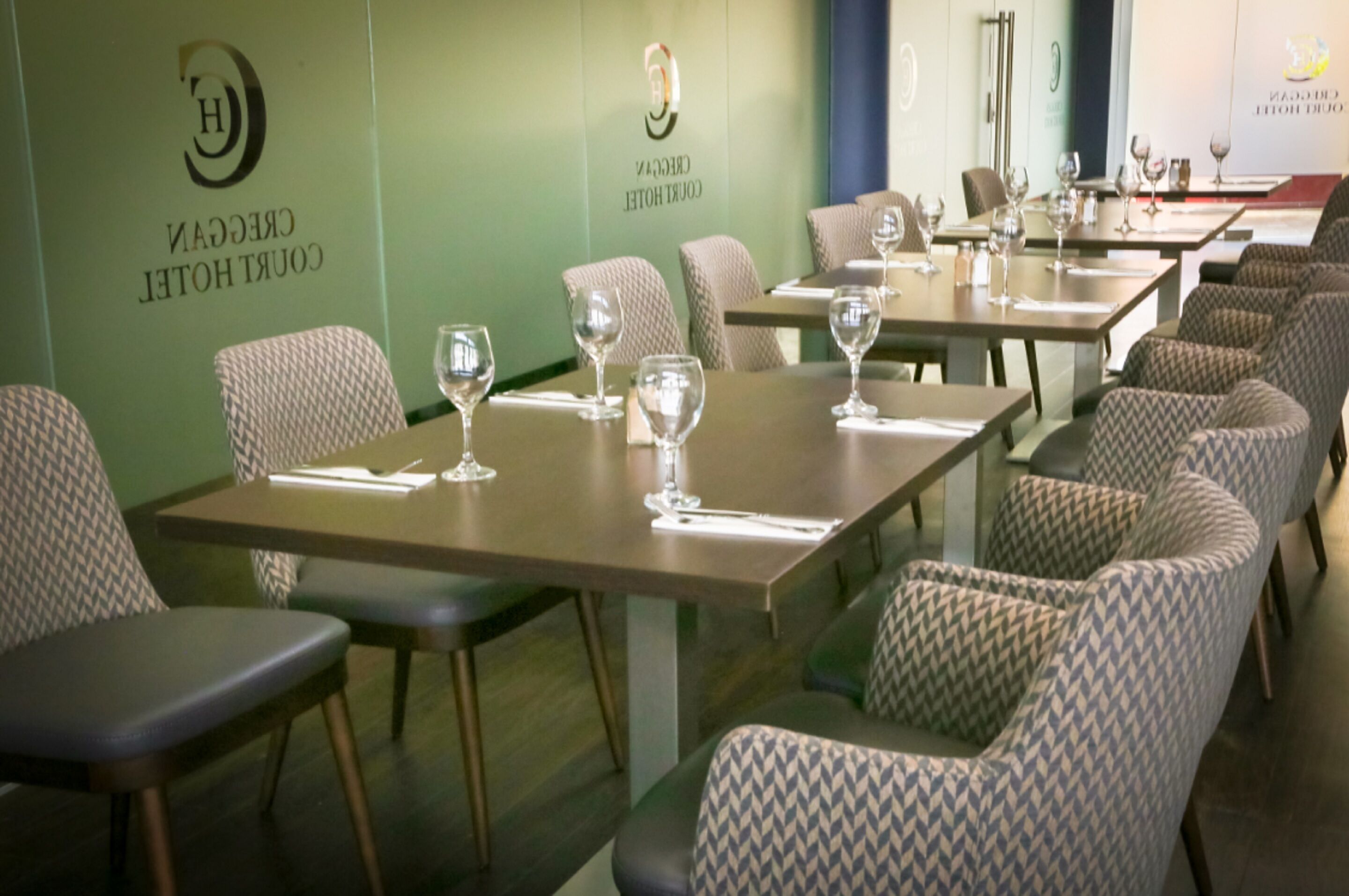 breakfast, lunch, dinner served; irish cuisine