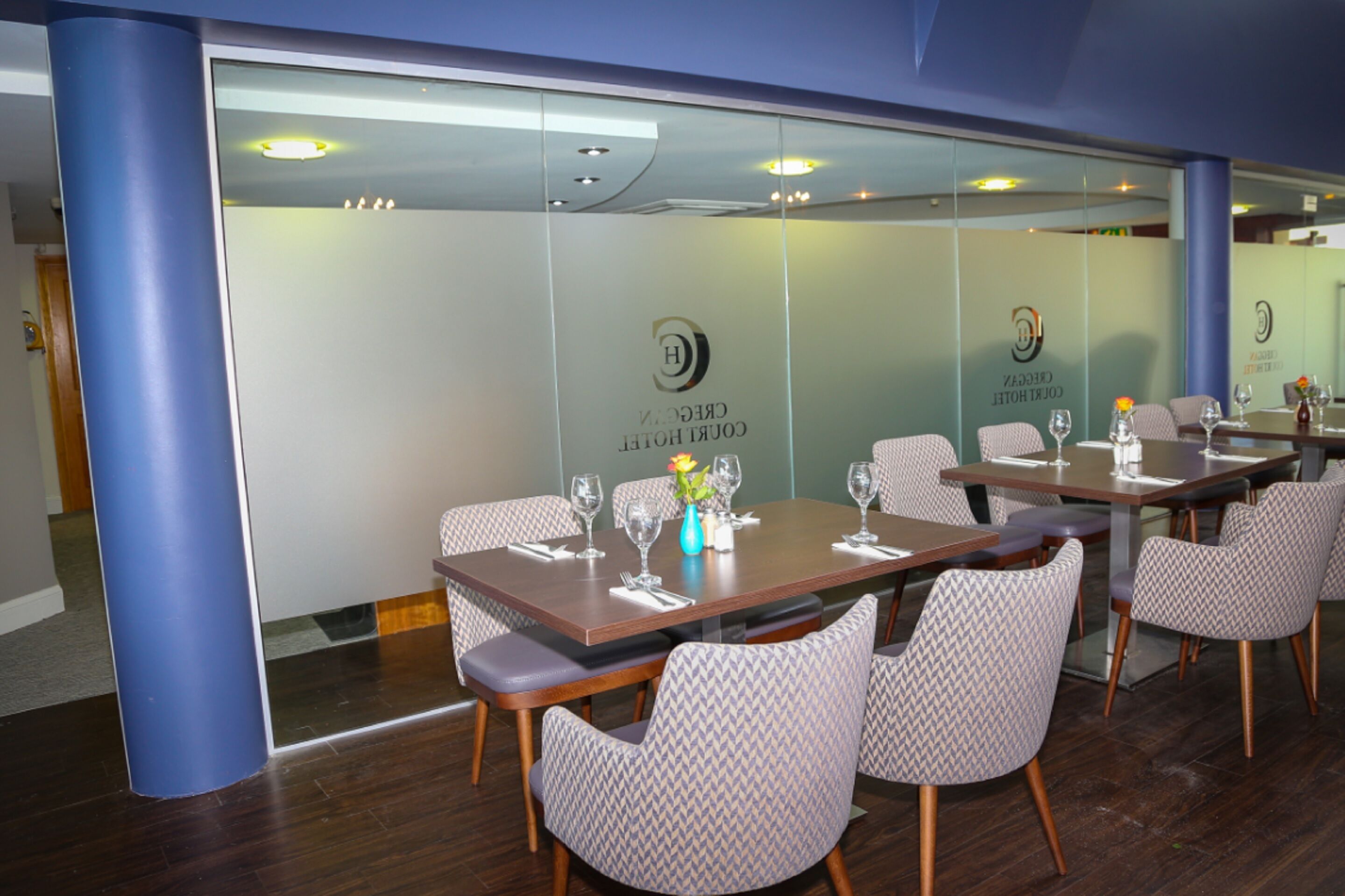 breakfast, lunch, dinner served; irish cuisine