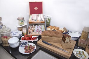 A breakfast buffet with various food items and condiments. - De Mariahoeve (Terherne)
