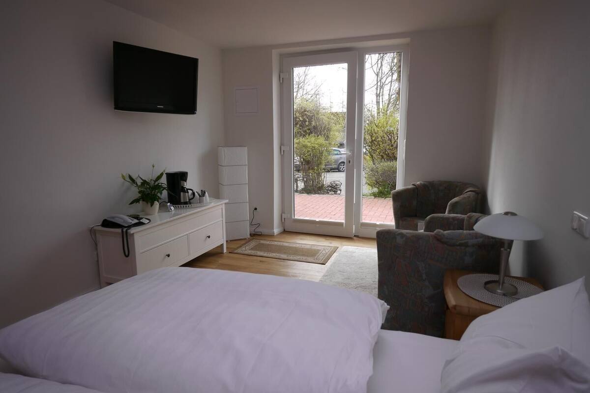 in-room safe, free wifi