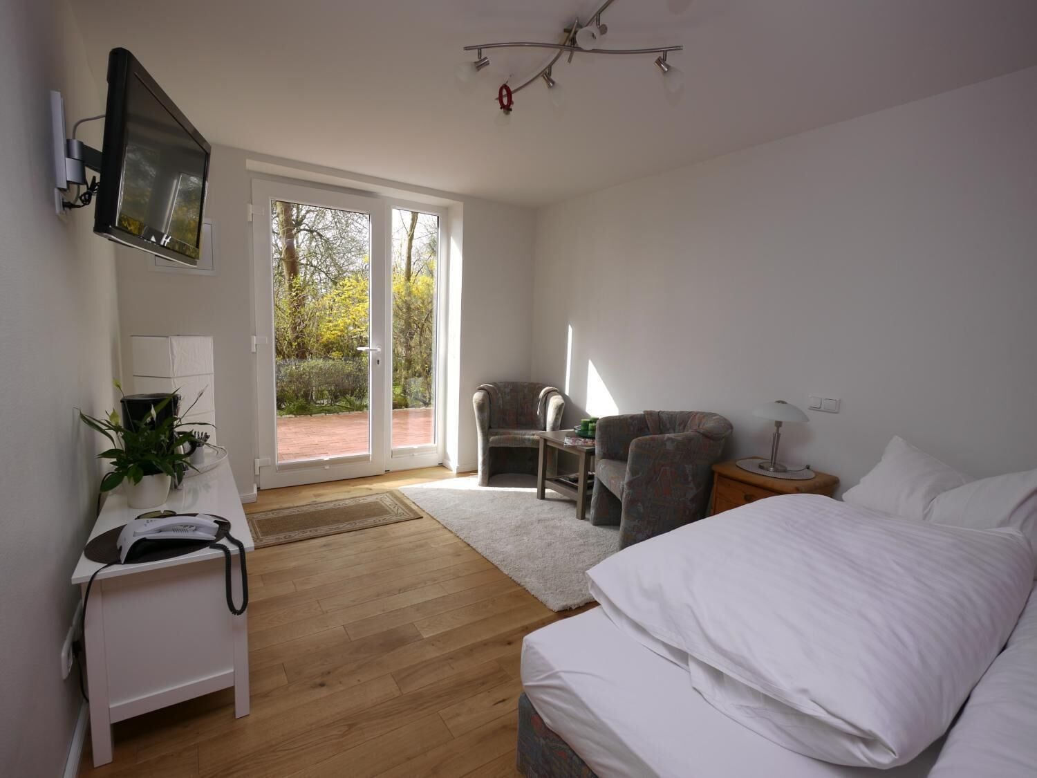 in-room safe, free wifi