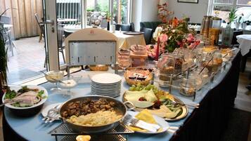 Tägliches inbegriffenes Frühstücksbuffet