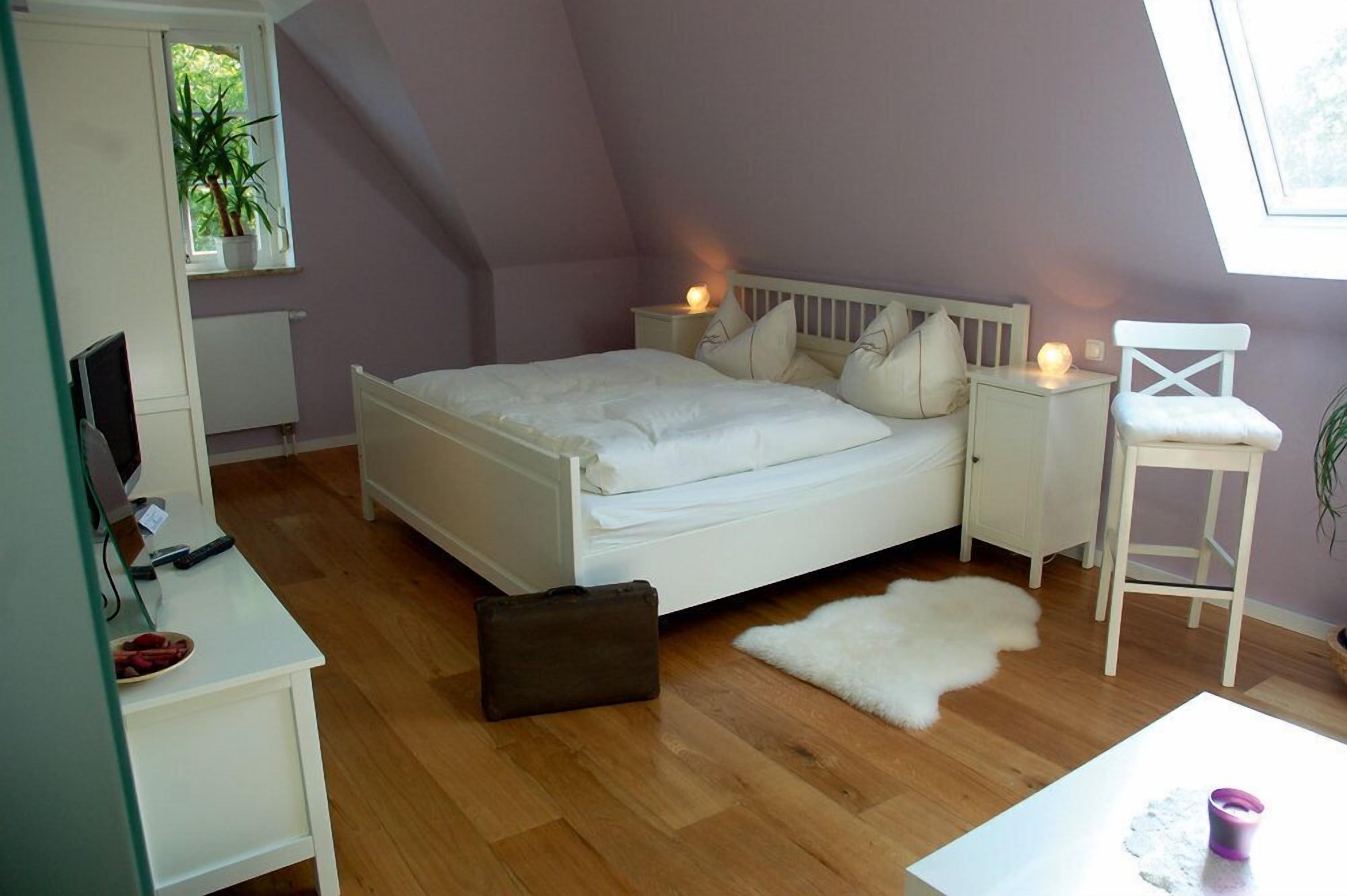 in-room safe, free wifi