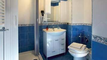 Doccia, set di cortesia gratuito, asciugacapelli, asciugamani