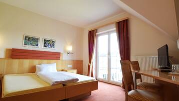 Double Room Single Use | Hypo-allergenic bedding, in-room safe, desk, soundproofing