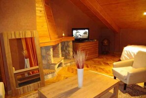 32-inch LED TV with satellite channels, TV