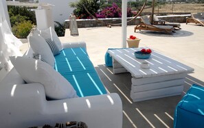 Lobby sitting area - Anemoi Resort (Paros)
