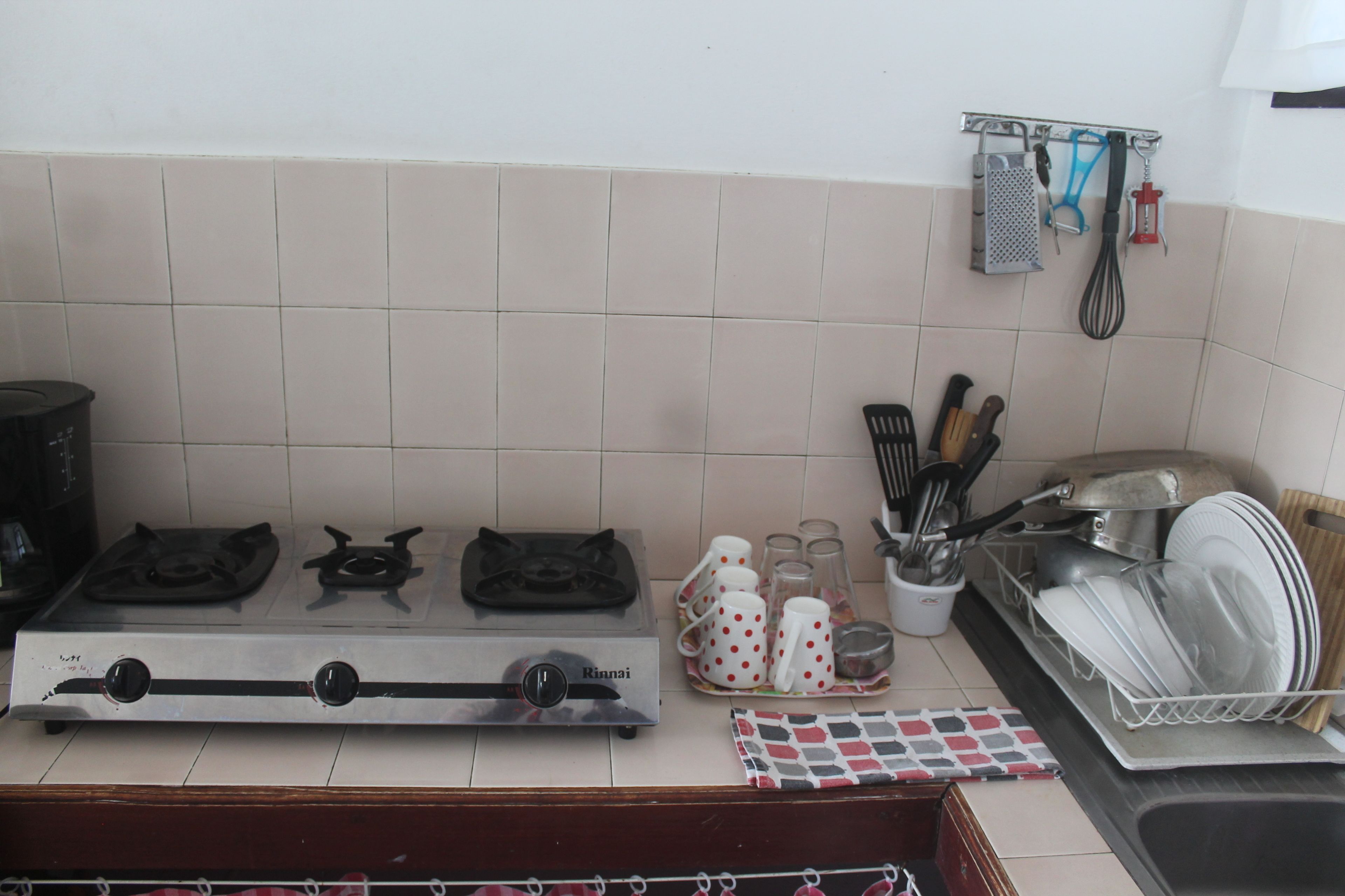 full-sized fridge, microwave, electric kettle, cookware/dishes/utensils