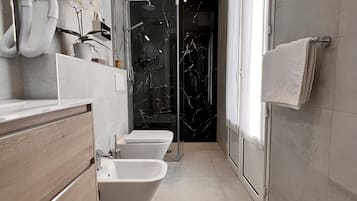 Deluxe Double or Twin Room | Bathroom | Hair dryer, bidet, towels