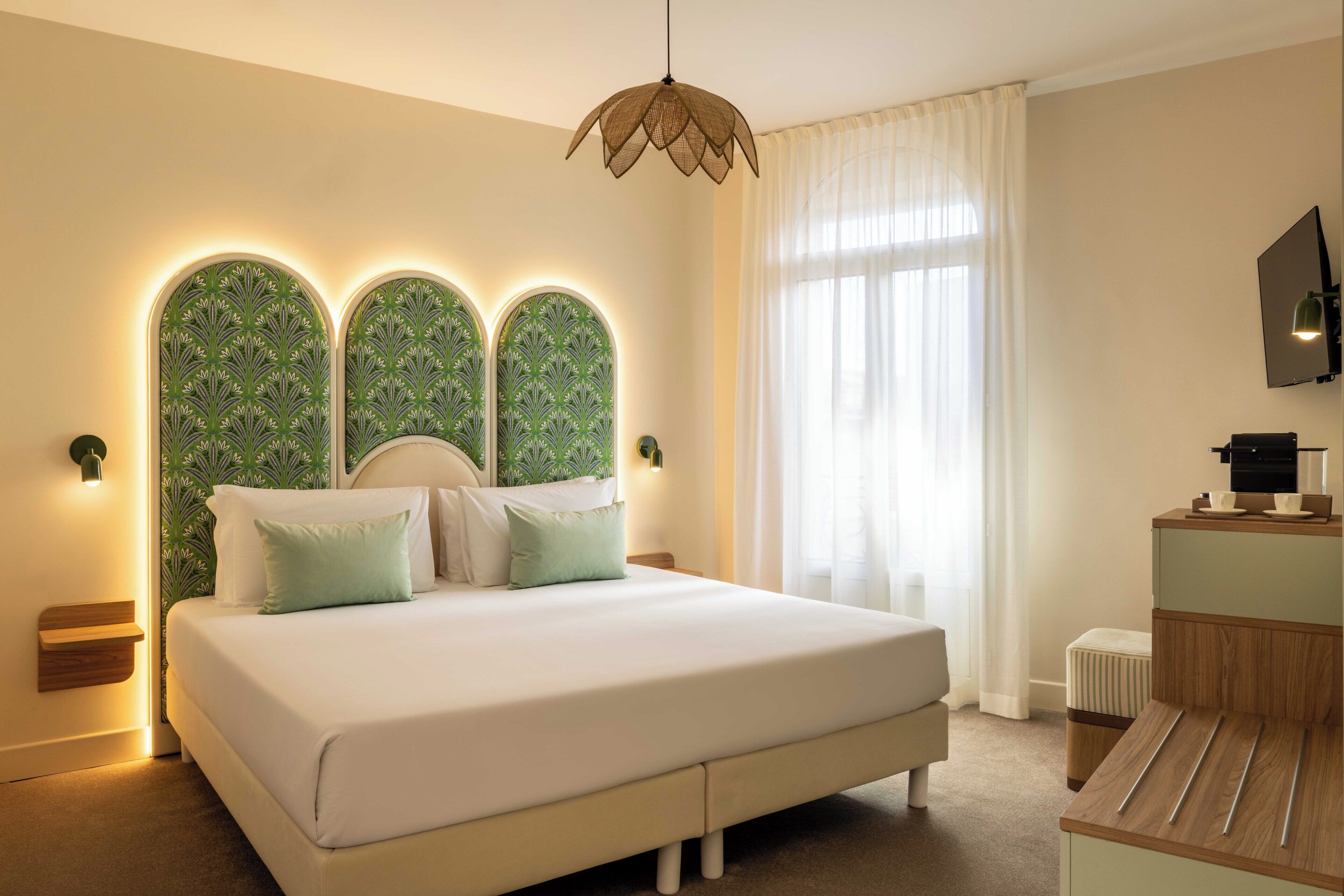 Superior dubbelrum eller tvåbäddsrum - utsikt mot staden | Sängtillbehör av högsta kvalitet, duntäcken och minibar