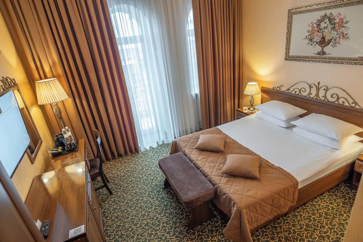 Dobbeltrom – premier | Sengetøy av topp kvalitet, minibar og safe på rommet