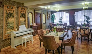 Breakfast, lunch and dinner served - Palazzo Premier Hotel (Poltava)