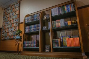Library - Palazzo Premier Hotel (Poltava)