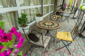 Breakfast, lunch, dinner served; Japanese cuisine