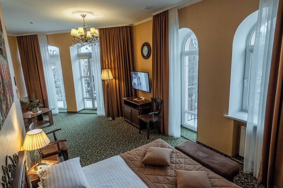 Dobbeltrom – deluxe | Sengetøy av topp kvalitet, minibar og safe på rommet