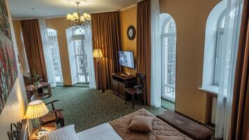 Kamar Double Deluks | Seprai premium, minibar, brankas, dan didekorasi berbeda-beda