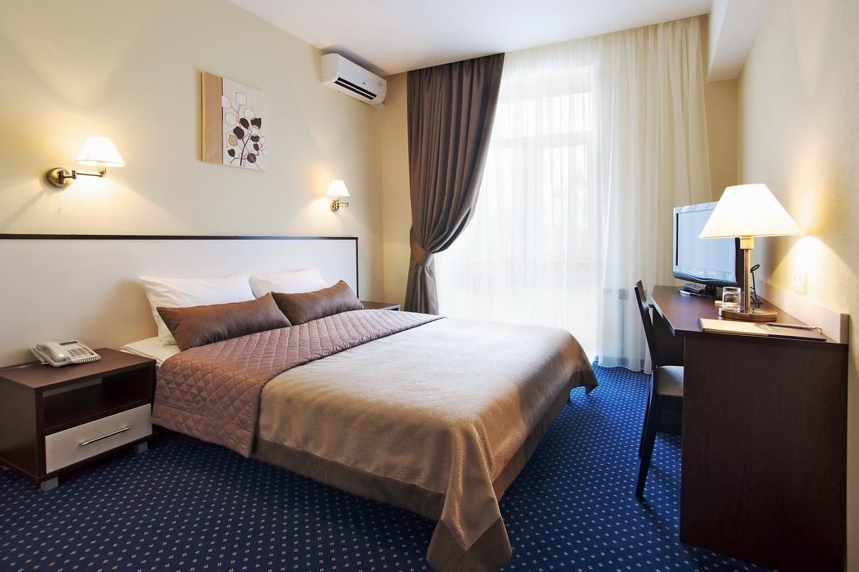 In-room safe, soundproofing, iron/ironing board, free WiFi