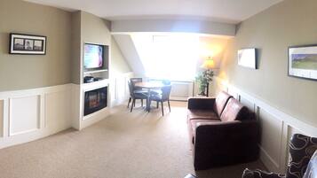 Superior Suite | In-room dining