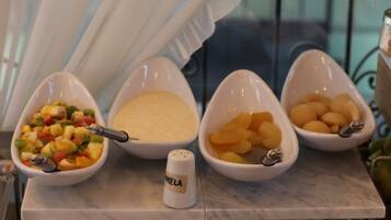 TĂ€gliches inbegriffenes FrĂŒhstĂŒcksbuffet