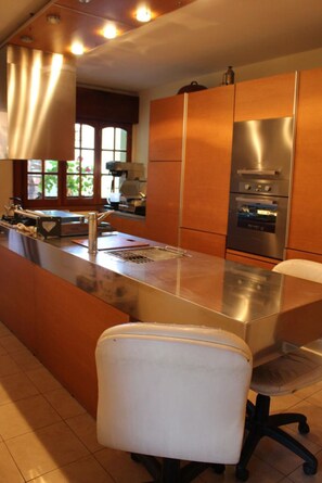 Free daily buffet breakfast - Hosteria Angelina (Esquel)