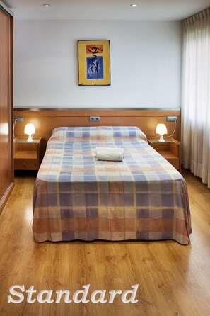 Dobbeltrom, 1 dobbeltseng eller 2 enkeltsenger, ikke-røyk | Allergitestet sengetøy, safe på rommet og blendingsgardiner