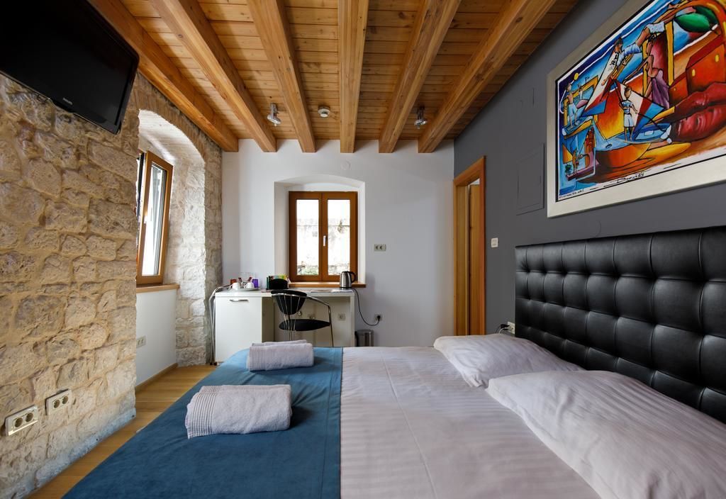 minibar, in-room safe, individually decorated, individually furnished