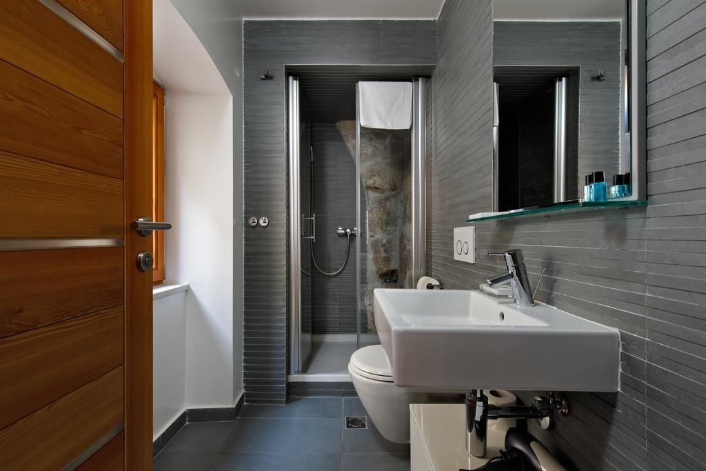 superior apartment, terrace | bathroom | shower, hair dryer, bathrobes, slippers