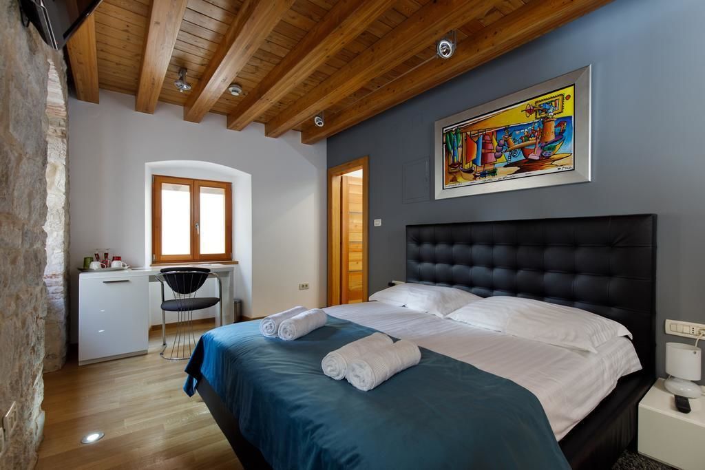 superior double room, city view | minibar, in-room safe, individually decorated, individually furnished