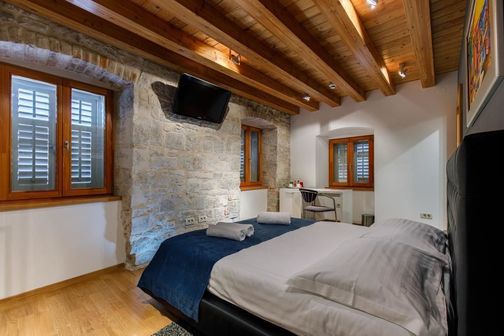 minibar, in-room safe, individually decorated, individually furnished