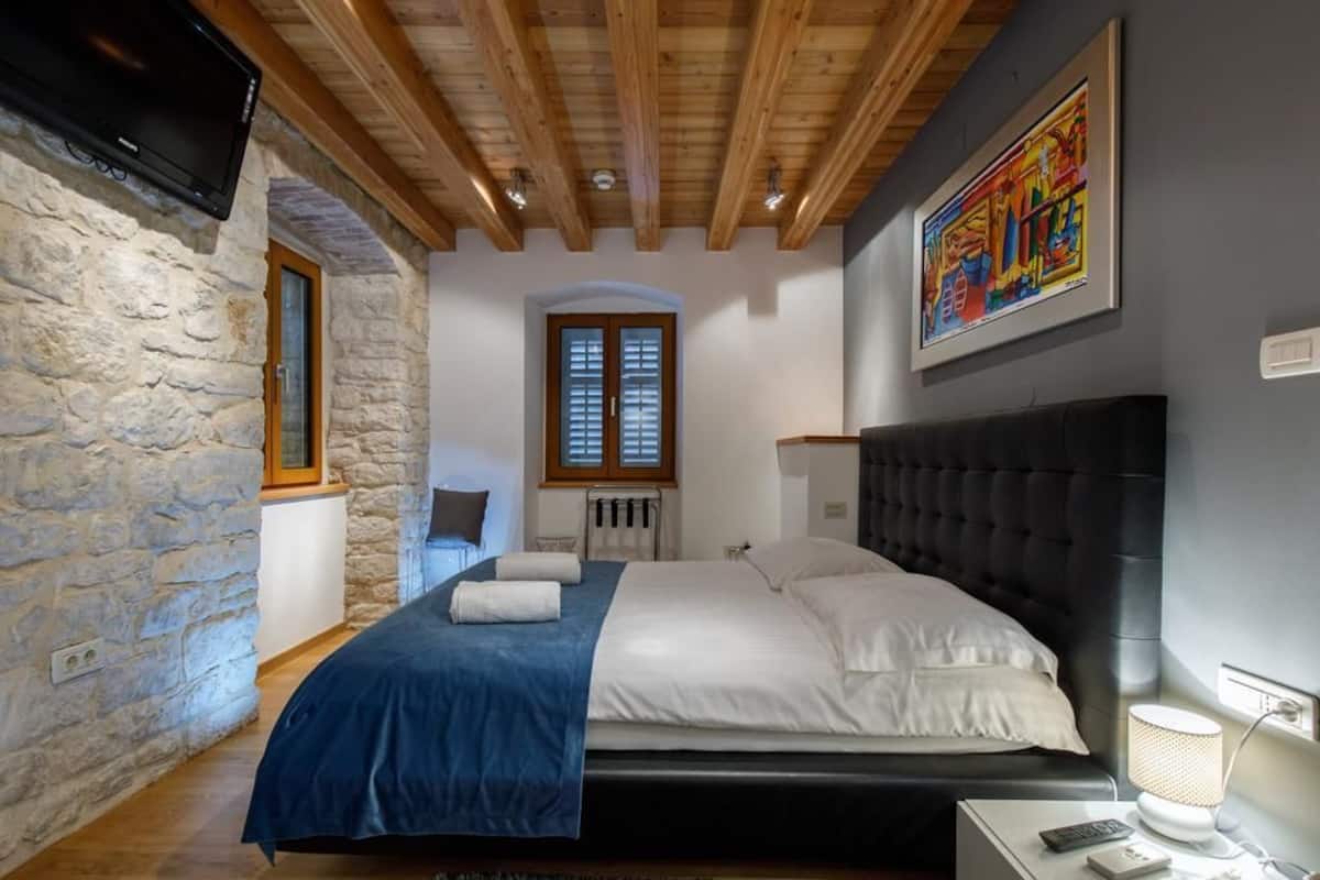 Superior Double Room, City View | Minibar, in-room safe, desk, soundproofing